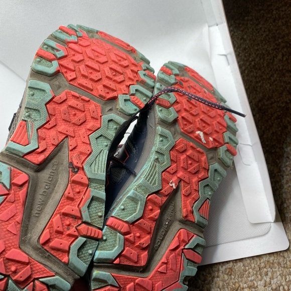 New Balance shoes size 8.5 - Picture 5 of 6